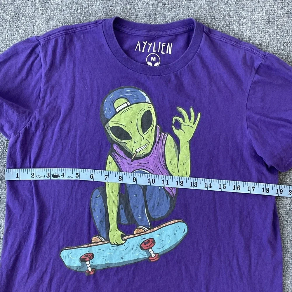 AYYLIEN Shirt Adult  Purple Alien Graphic Skateboard‎  Space Surfer Stoner Skate